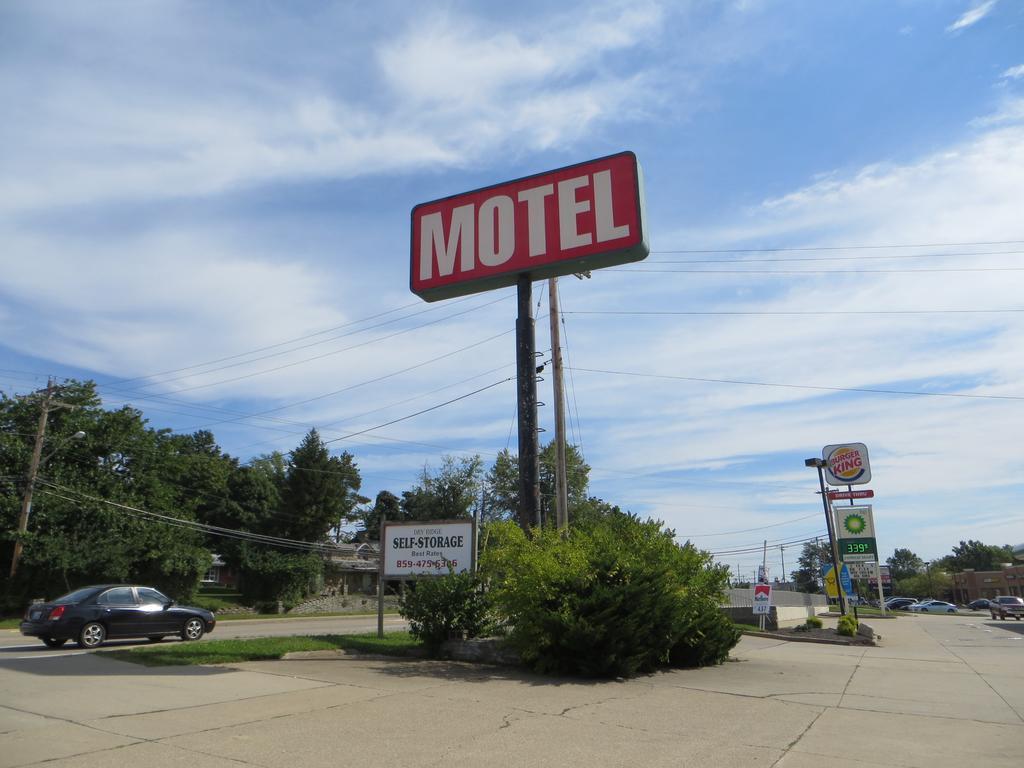 Dry Ridge Motor Inn Exterior photo